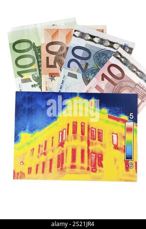Energieeinsparung durch Wärmedämmung. Haus mit Wärmebildkamera fotografiert. Österreich Stockfoto