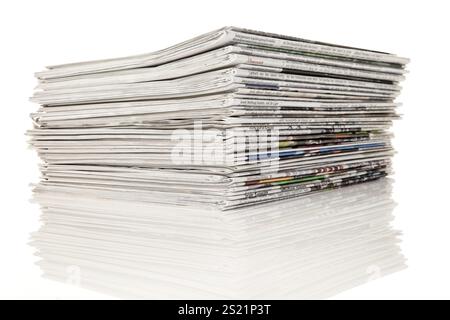 Alte Zeitungen und Zeitschriften auf einem Stapel Österreich Stockfoto