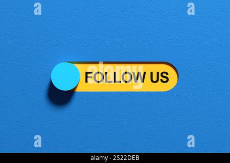 Um Follower in sozialen Medien zu gewinnen. Die Schaltfläche mit dem Text folgt uns wird mit einem blauen Schieberegler auf einem strukturierten blauen Hintergrund aktiviert. 3D-Rendering Stockfoto