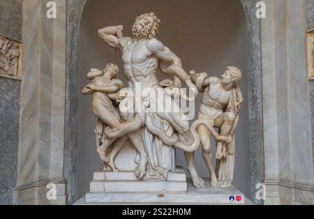 Statue von Laocoön und seinen Söhnen im Cortile Ottagono, Vatikanische Museen, Vatikanstadt. Stockfoto