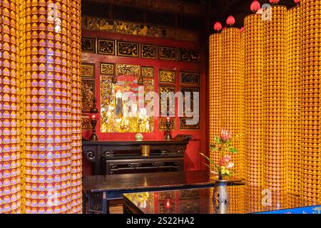 Der südlich ausgerichtete Lungshan Tempel ist ein berühmter Tempel in Taiwan und dient der Anbetung von Guanshiyin Budda und anderen göttlichen Geistern. Er wurde 1740 erbaut Stockfoto