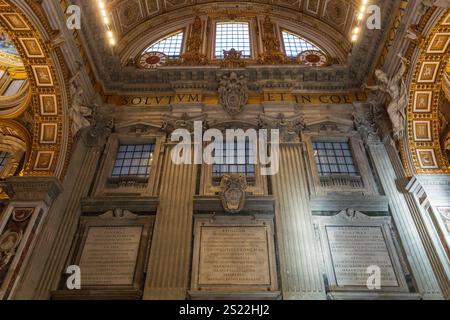 Schiff des Petersdoms, Vatikanstadt. Stockfoto