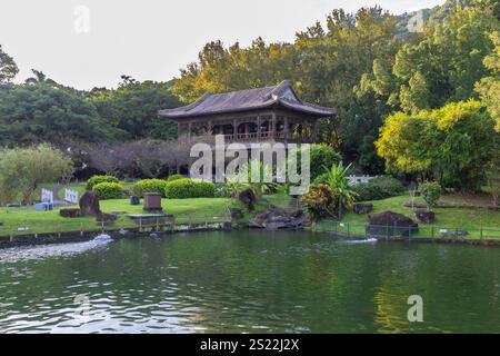 Garden of the National Palace Museum ist ein Nationalmuseum in Taipei, Taiwan. Das 1925 in Peking gegründete Museum wurde in Shil wiedererrichtet Stockfoto