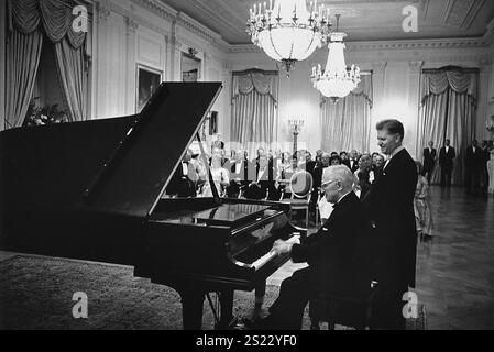 Abendessen zu Ehren von Präsident Truman. Präsident Truman, Eugene List, Bess Truman, Präsident Kennedy, Mrs. Kennedy, 1961 Stockfoto