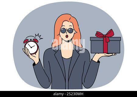 Schockierte Frau mit Geschenk und Wecker in den Händen öffnet überraschend den Mund, nachdem sie erfahren hat, dass sie zu spät zur Party kommt. Geschäftsfrau in formeller schwarzer Kleidung und Sonnenbrille mit Geschenk für Freund Stock Vektor