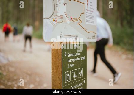 Canmore, Alberta, Kanada - 24. August 2024: Grassi Lakes Trailhead Stockfoto