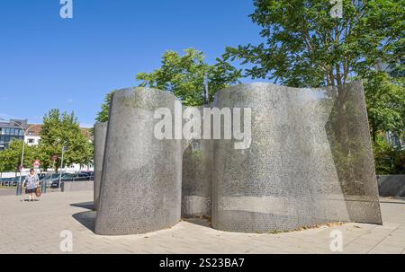 Skulptur, Gedenkstätte an die jüdischen Opfer der NS-Gewaltherrschaft, Band der Erinnerung, Platz der Erinnerung, Lortzingstraße, Saarbrücken, Saarland, Deutschland *** Skulptur, Gedenkstätte für die jüdischen Opfer der Nazi-Tyrannei, Gedenkband, Platz der Erinnerung, Lortzingstraße, Saarbrücken, Saarland, Deutschland Stockfoto