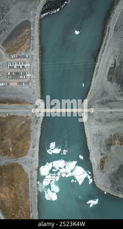 Island aus der Vogelperspektive der Gletschereisberge in der Lagune von Jokulsarlon Stockfoto