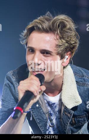 Elyar Fox tritt in der Girl Guide Big Gig Echo Arena Liverpool auf Stockfoto