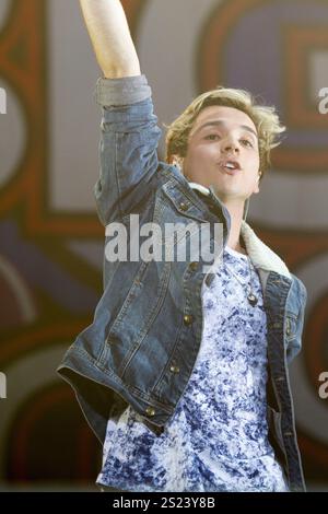 Elyar Fox tritt in der Girl Guide Big Gig Echo Arena Liverpool auf Stockfoto