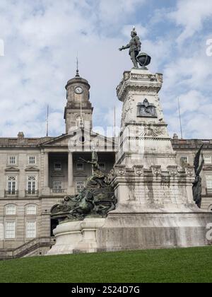 Bolsa Palast und die Statue von Heinrich dem Seefahrer Porto Portugal Stockfoto