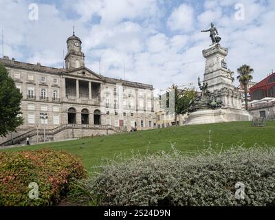 Bolsa Palast und die Statue von Heinrich dem Seefahrer Porto Portugal Stockfoto