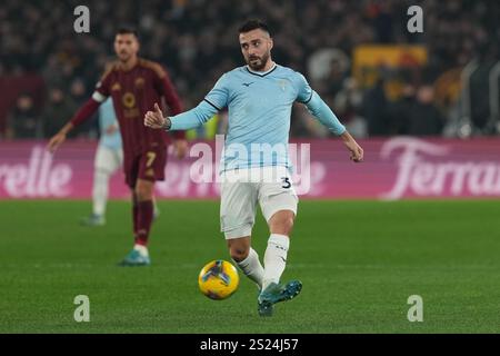 Mario Gila von der SS Lazio während des Fußballspiels der Serie A zwischen AS Roma und SS Lazio im Olimpico-Stadion in Rom (Italien), 5. Januar 2025. Stockfoto
