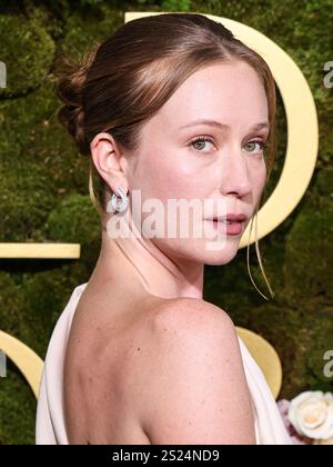 BEVERLY HILLS, LOS ANGELES, KALIFORNIEN, USA - 5. JANUAR: Hannah Einbinder kommt zu den 82. Jährlichen Golden Globe Awards, die am 5. Januar 2025 im Beverly Hilton Hotel in Beverly Hills, Los Angeles, Kalifornien, USA, stattfinden. (Foto: Xavier Collin/Image Press Agency) Stockfoto
