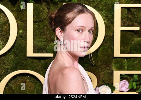 BEVERLY HILLS, LOS ANGELES, KALIFORNIEN, USA - 5. JANUAR: Hannah Einbinder kommt zu den 82. Jährlichen Golden Globe Awards, die am 5. Januar 2025 im Beverly Hilton Hotel in Beverly Hills, Los Angeles, Kalifornien, USA, stattfinden. (Foto: Xavier Collin/Image Press Agency) Stockfoto