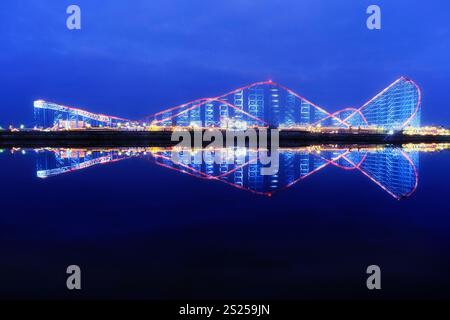 Die große Achterbahn in der Nacht. Blackpool Pleasure Beach. Blackpool. Lancashire. Großbritannien Stockfoto