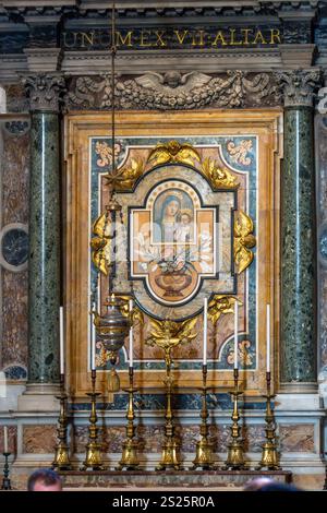 Altar der Muttergottes vom Nachfolger im Petersdom, Vatikanstadt, Rom, Italien. Gemalt im 12. Jahrhundert n. Chr Stockfoto