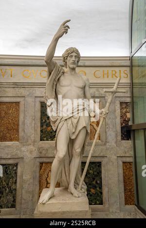 Statue des heiligen Johannes des Täufers in der Basilika St. Paul vor den Mauern, Rom, Italien. Stockfoto