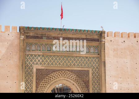 Detail des historischen Bab Mansour Tores in Meknes, Marokko Stockfoto
