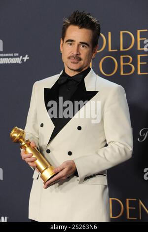 Colin Farrell mit dem Preis für den besten Hauptdarsteller in einer Miniserie in 'der Pinguin' bei der Verleihung der 82. Golden Globe Awards 2025 im Beverly Hilton Hotel. Beverly Hills, 05.01.2025 Stockfoto