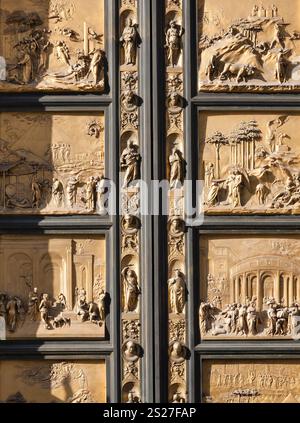 Reisen nach Italien - Fragment des Outdoor-Osten Türen Baptisterium (Battistero di San Giovanni, Baptisterium des Heiligen Johannes), die Türen sind Kopie von Toren Stockfoto