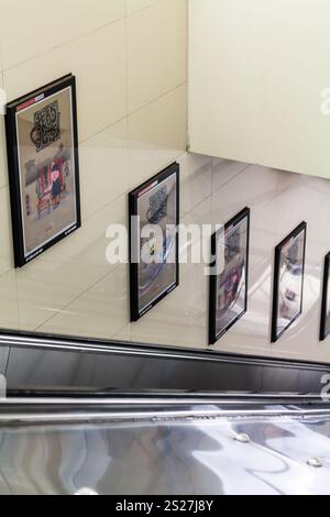 PEKING, CHINA - 19. MÄRZ 2017: Dekoration der U-Bahn-Station Zhushikou in Peking. Das städtische Eisenbahnnetz umfasst 19 Linien, 345 Stationen und 574 km tr Stockfoto