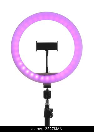 Stativ mit Ringlicht auf weiß isoliert Stockfoto