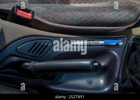 1993 Mk1 Ford Mondeo, einer der ersten von Mondeos gebauten modernen klassischen Retro-Familienwagen und Flottenwagen Stockfoto