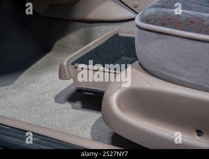 1993 Mk1 Ford Mondeo, einer der ersten von Mondeos gebauten modernen klassischen Retro-Familienwagen und Flottenwagen Stockfoto