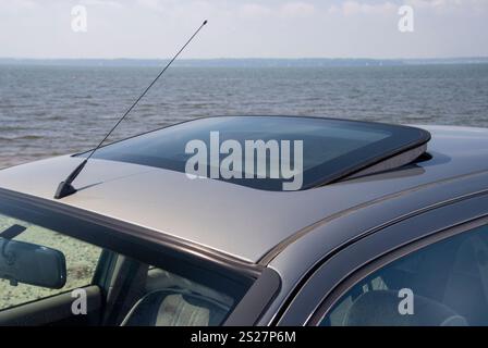 1993 Mk1 Ford Mondeo, einer der ersten von Mondeos gebauten modernen klassischen Retro-Familienwagen und Flottenwagen Stockfoto