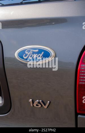 1993 Mk1 Ford Mondeo, einer der ersten von Mondeos gebauten modernen klassischen Retro-Familienwagen und Flottenwagen Stockfoto