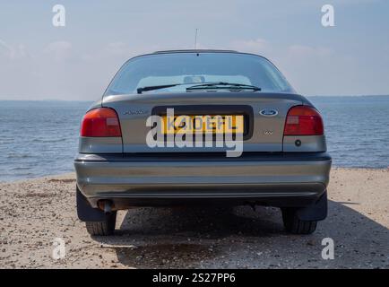 1993 Mk1 Ford Mondeo, einer der ersten von Mondeos gebauten modernen klassischen Retro-Familienwagen und Flottenwagen Stockfoto