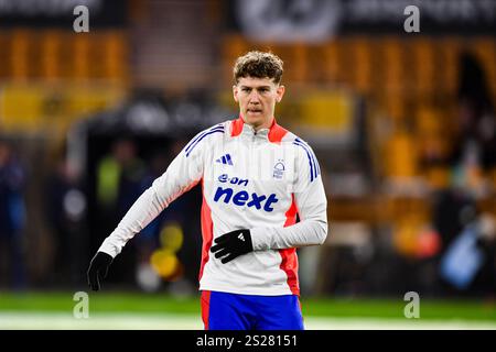 Wolverhampton, Großbritannien. Januar 2025; Molineux Stadium, Wolverhampton, West Midlands, England; Premier League Football, Wolverhampton Wanderers gegen Nottingham Forest; Ryan Yates aus Nottingham Forest während des Vorspiels Credit: Action Plus Sports Images/Alamy Live News Stockfoto