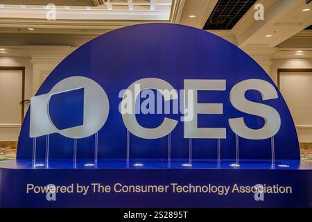 Las Vegas, USA. Januar 2025. Am Rande der Veranstaltung ist das Logo der CES Technologie-Messe zu sehen. Anrede: Andrej Sokolow/dpa/Alamy Live News Stockfoto