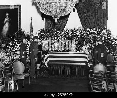 Die Beerdigungsdienste von US-Präsident Franklin D. Roosevelt, East Room, Weißes Haus, Washington, D.C. USA, Franklin D. Roosevelt Presidential Library & Museum, 14. April 1945 Stockfoto