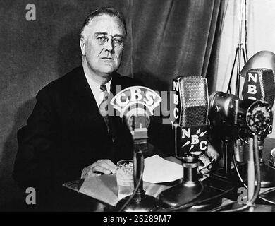 US-Präsident Franklin D. Roosevelt Delivering Fireside Chat #6, Washington, D.C., USA, Franklin D. Roosevelt Presidential Library & Museum, 30. September 1934 Stockfoto