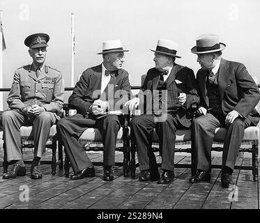 Generalgouverneur von Kanada Alexander Cambridge, 1. Earl of Athlone, US-Präsident Franklin D. Roosevelt, britischer Premierminister Winston Churchill, kanadischer Premierminister William Lyon Mackenzie King, Teilnahme an der zweiten Konferenz von Quebec, Codename OCTAGON, Quebec City, Quebec, Kanada, Franklin D. Roosevelt Presidential Library & Museum, September 1944 Stockfoto