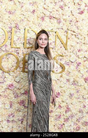 Angelina Jolie nimmt am 5. Januar 2025 an den 82. Jährlichen Golden Globe Awards im Beverly Hilton in Beverly Hills, Kalifornien, Teil. Foto: Casey Flanigan/imageSPACE/SIPA USA Stockfoto