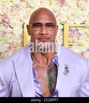 Dwayne Johnson nimmt am 5. Januar 2025 an den 82. Jährlichen Golden Globe Awards im Beverly Hilton in Beverly Hills, Kalifornien, Teil. Foto: Casey Flanigan/imageSPACE/SIPA USA Stockfoto