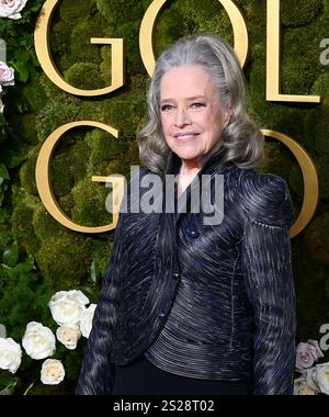 Beverly Hills, USA. Januar 2025. Kathy Bates nimmt am 5. Januar 2025 an den 82. Jährlichen Golden Globe Awards im Beverly Hilton in Beverly Hills, Kalifornien, Teil. Foto: Casey Flanigan/imageSPACE/SIPA USA Credit: SIPA USA/Alamy Live News Stockfoto