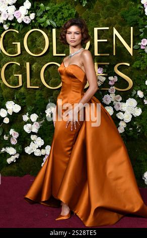 Beverly Hills, USA. Januar 2025. Zendaya nimmt am 5. Januar 2025 an den 82. Jährlichen Golden Globe Awards im Beverly Hilton in Beverly Hills, Kalifornien, Teil. Foto: Casey Flanigan/imageSPACE/SIPA USA Credit: SIPA USA/Alamy Live News Stockfoto