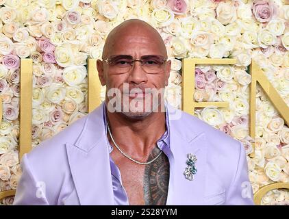 Beverly Hills, USA. Januar 2025. Dwayne Johnson nimmt am 5. Januar 2025 an den 82. Jährlichen Golden Globe Awards im Beverly Hilton in Beverly Hills, Kalifornien, Teil. Foto: Casey Flanigan/imageSPACE/SIPA USA Credit: SIPA USA/Alamy Live News Stockfoto