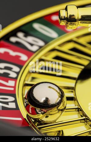 Der Zylinder eines Roulette-Glücksspiels in einem Casino. Gewinnen und Verlieren wird durch Zufall entschieden. Österreich Stockfoto