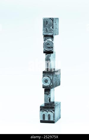 Das Wort Reform steht in Leitbuchstaben. Symbolisches Foto für schnelle Korrespondenz Österreich Stockfoto
