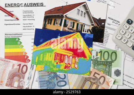 Energieeinsparung durch Wärmedämmung. Haus mit Wärmebildkamera fotografiert. Österreich Stockfoto