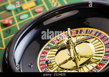 Der Zylinder eines Roulette-Glücksspiels in einem Casino. Gewinnen und Verlieren wird durch Zufall entschieden. Österreich Stockfoto