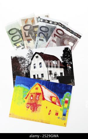 Energieeinsparung durch Wärmedämmung. Haus mit Wärmebildkamera fotografiert. Österreich Stockfoto