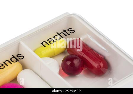 Tablettenspender, symbolisches Foto für Therapie, Verordnung und Dosierung Österreich Stockfoto