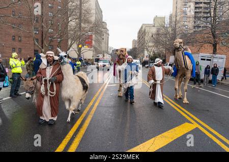 New York, New York, 6. Januar 2025: Atmosphäre während der 47. Jährlichen drei Könige-Tag-Parade des El Museo del Barrio Museum in East Harlem in New York am 6. Januar 2025. Der Three Kings Day ist ein beliebter Feiertag in lateinamerikanischen Gemeinden und East Harlem ist die Heimat vieler Einwanderer aus Lateinamerika. Quelle: Lev Radin/Alamy Live News Stockfoto