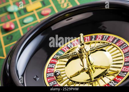 Der Zylinder eines Roulette-Glücksspiels in einem Casino. Gewinnen und Verlieren wird durch Zufall entschieden. Österreich Stockfoto